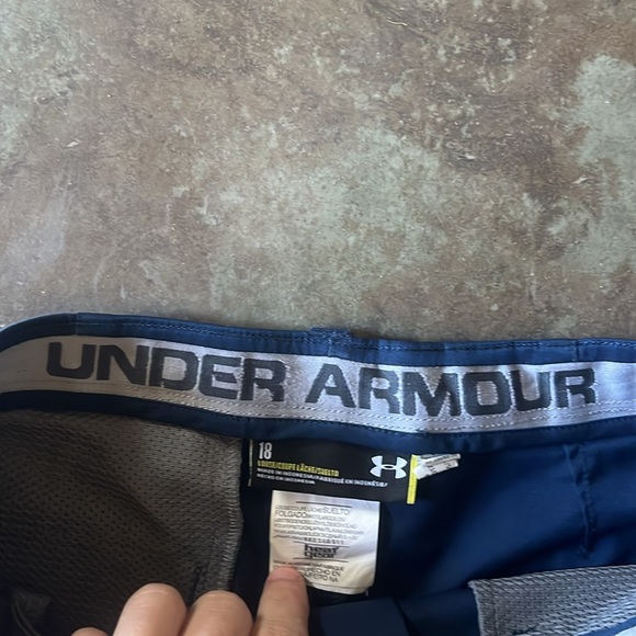 Youth large, under armor, golf shorts, good condition, no holes no stains - Picture 2 of 4